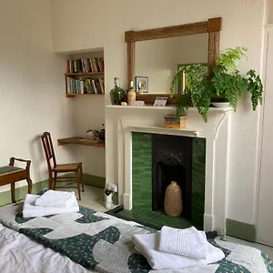 https://beautiful-sunlit-rooms-2-mins-from-beach-private-garden.yorkshirehotels.net