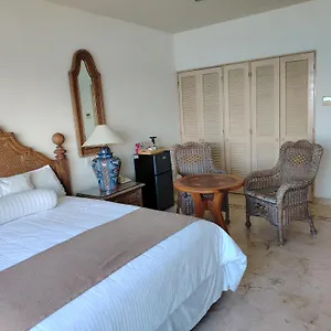 https://resort-sunset-fishermen-beach-spa-playacar.quintano-roohotels.com